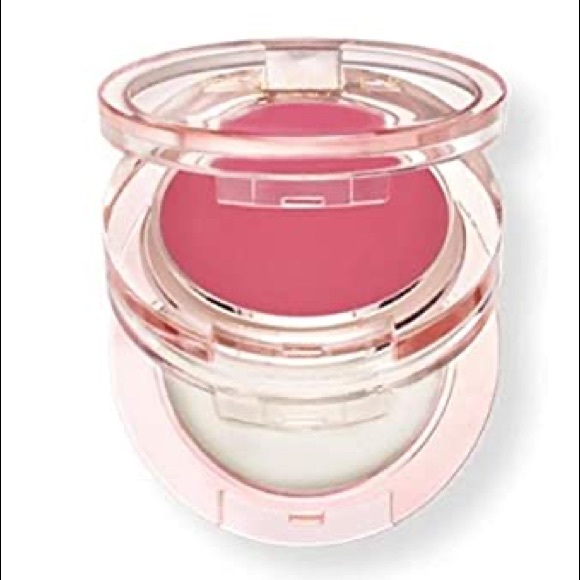 Makeup - Picture 1 of 2